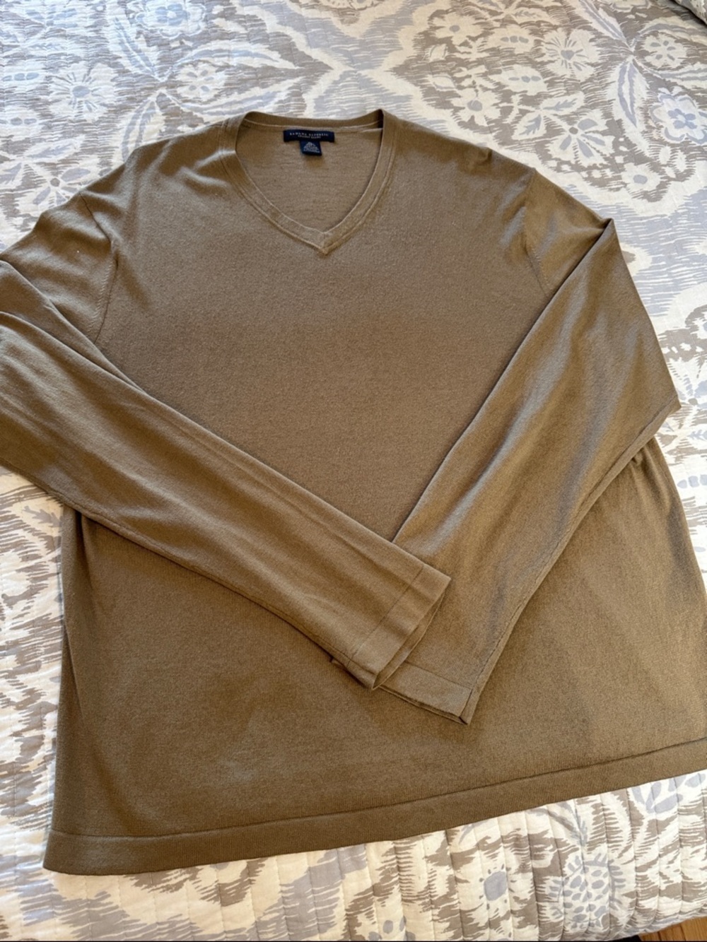 Banana Republic Men's V-Neck cashmere blend Sweater in camel; size XL - Picture 2 of 10